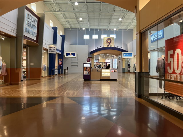 Great Lakes Crossing Outlets - Aug 7 2022 Photo (newer photo)